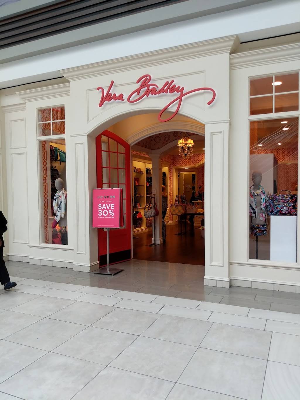 Vera Bradley | 1400 Willowbrook Mall, Wayne, NJ 07470 | Phone: (973) 785-0155