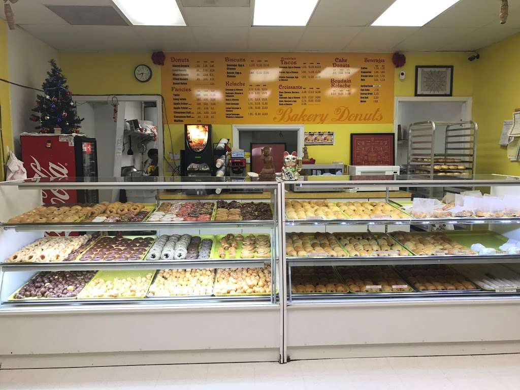 Bakery Donuts | 5790 N Main St, Baytown, TX 77521, USA | Phone: (281) 421-2086