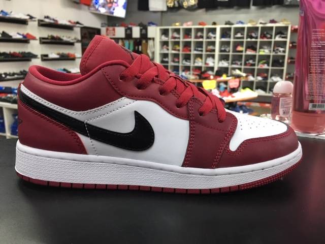 Elite Footwear | 811 E Berry St, Fort Worth, TX 76110, USA | Phone: (817) 207-9895