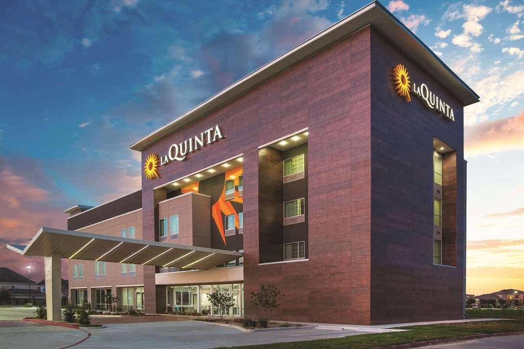 La Quinta Inn & Suites Houston Cypress | 27130 US-290, Cypress, TX 77429, USA | Phone: (281) 304-2711