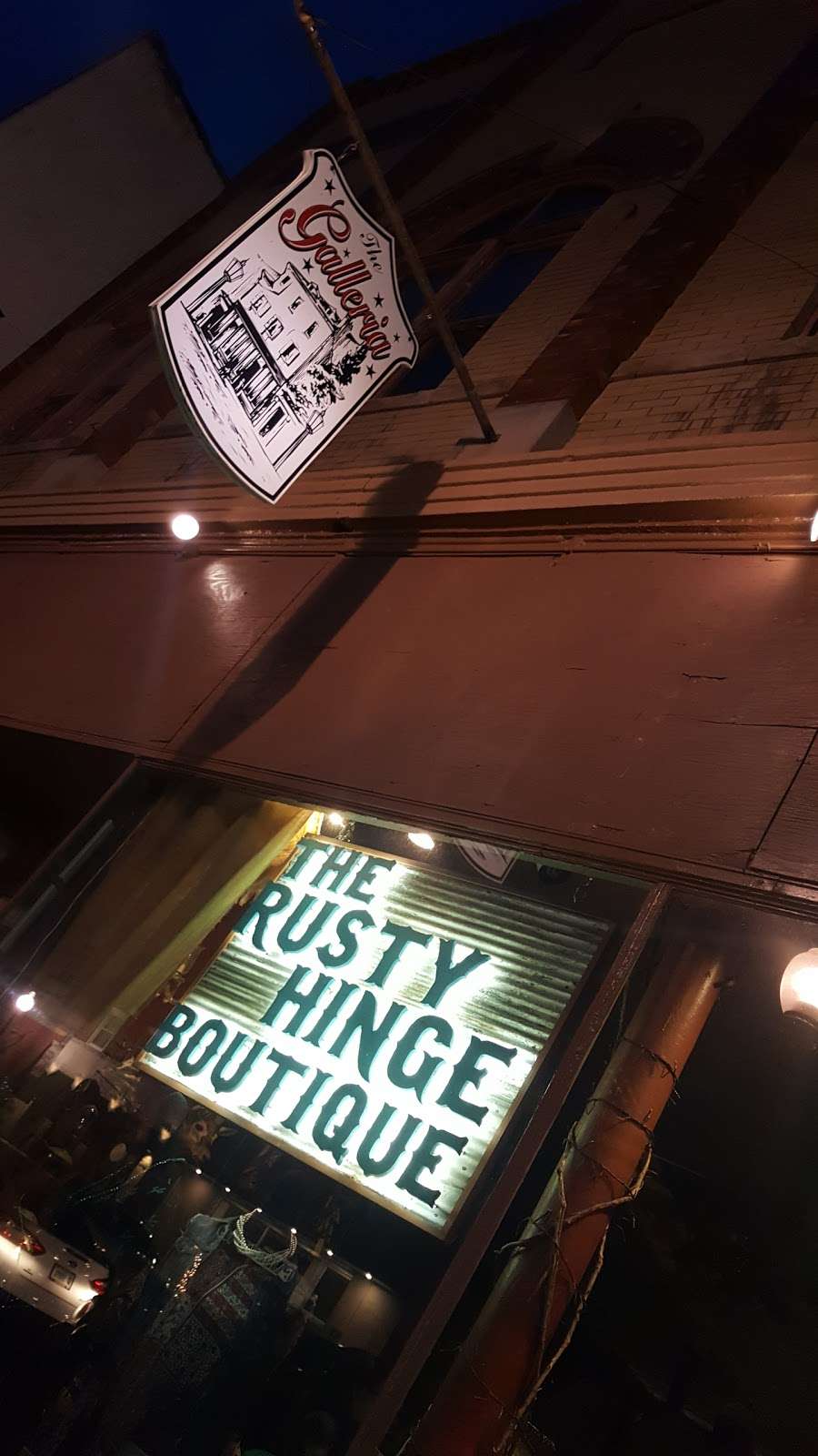 The Rusty Hinge Boutique | 114 W State St, Pendleton, IN 46064, USA | Phone: (765) 713-8791