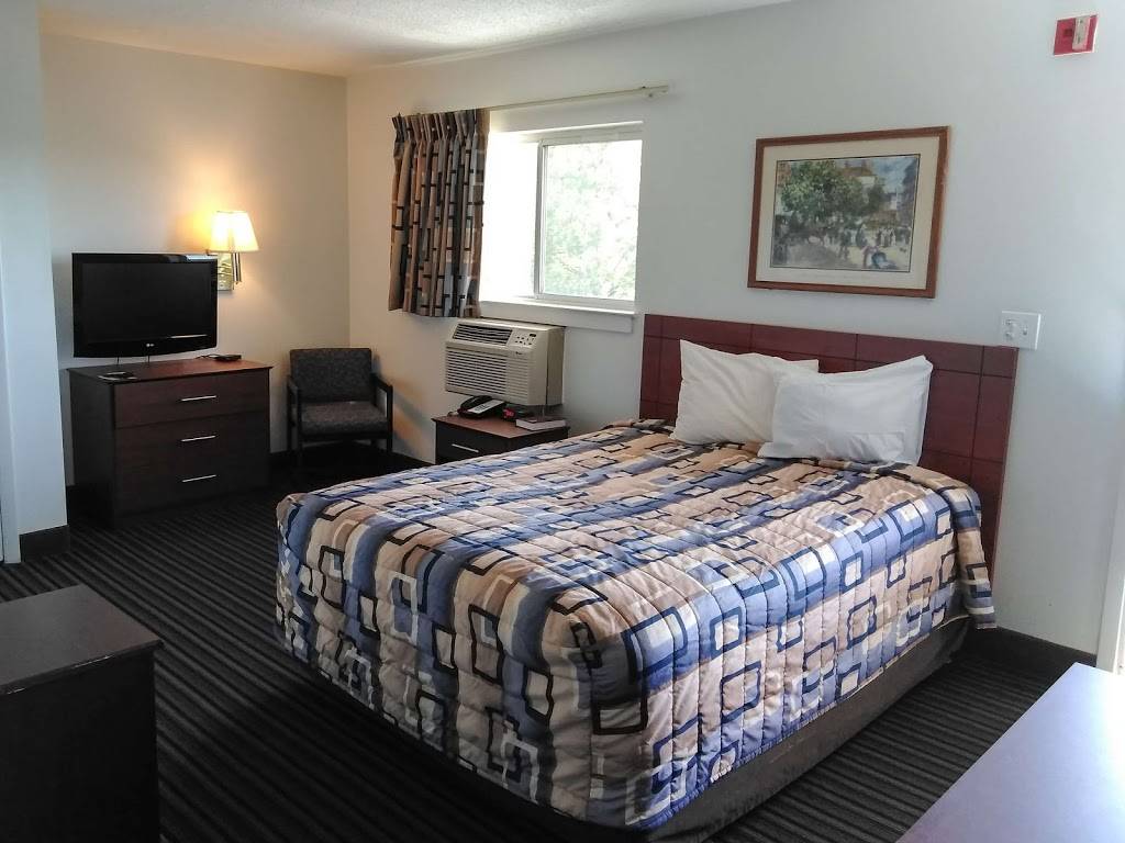 Motel 6 Greensboro, NC - I-40 | 6009 Landmark Center Blvd, Greensboro, NC 27407, USA | Phone: (336) 218-1000