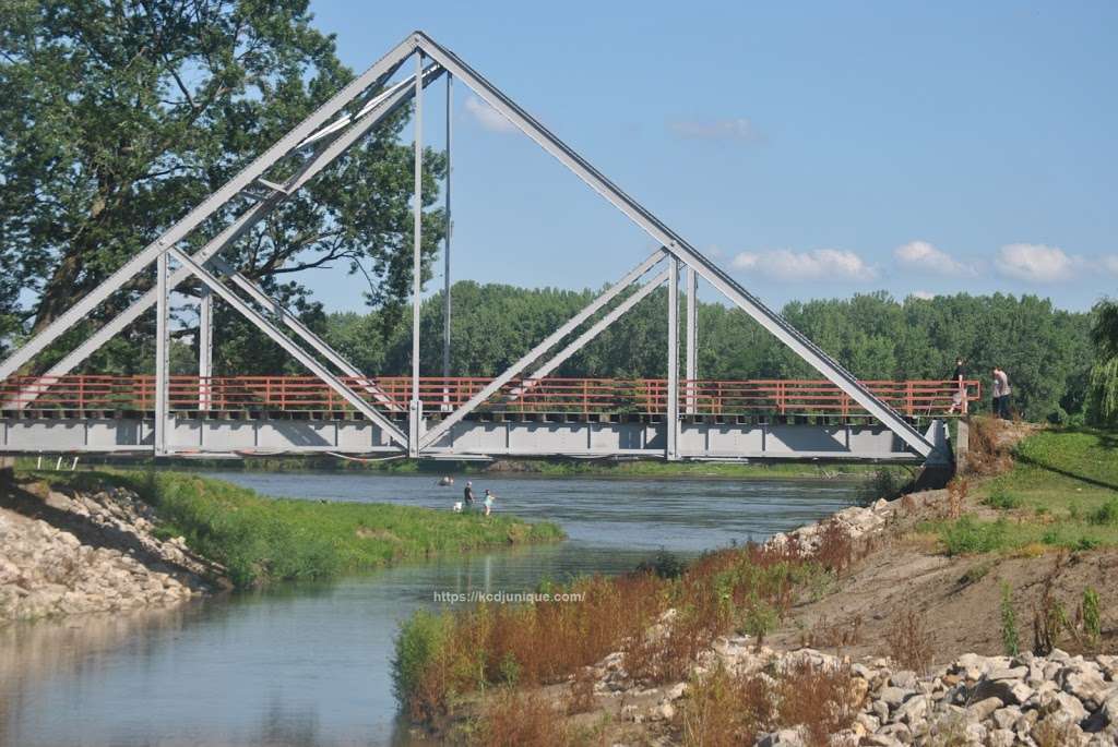 River Shelter | Parkville, MO 64152, USA