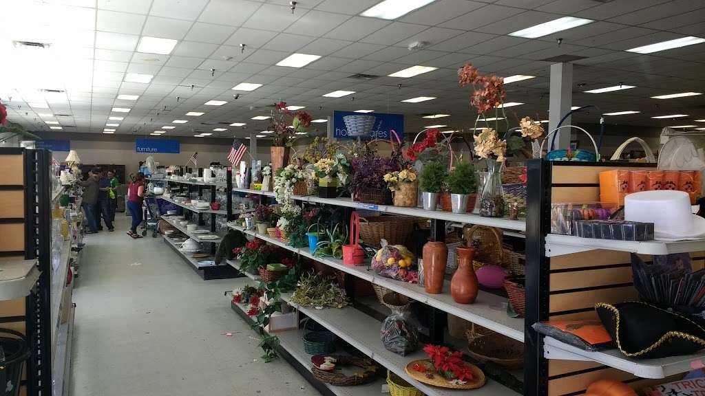 Goodwill Aurora - E. Iliff | 15509 E Iliff Ave, Aurora, CO 80013 | Phone: (303) 745-4481