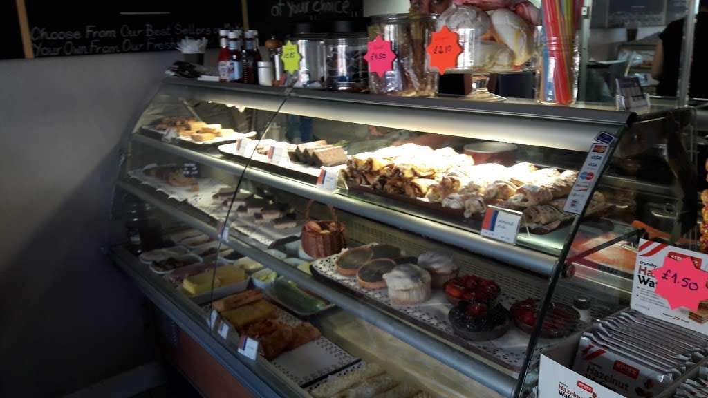 LAmandine Patisserie and Coffee House | Parkleys Parade, Upper Ham Rd, Richmond TW10 5LF, UK | Phone: 020 8974 6777