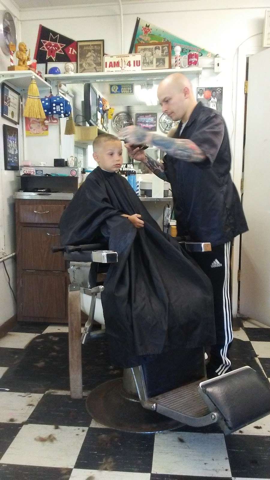 De Hart Barber Shop | 3253 Holt Rd, Indianapolis, IN 46221, USA | Phone: (317) 244-5019