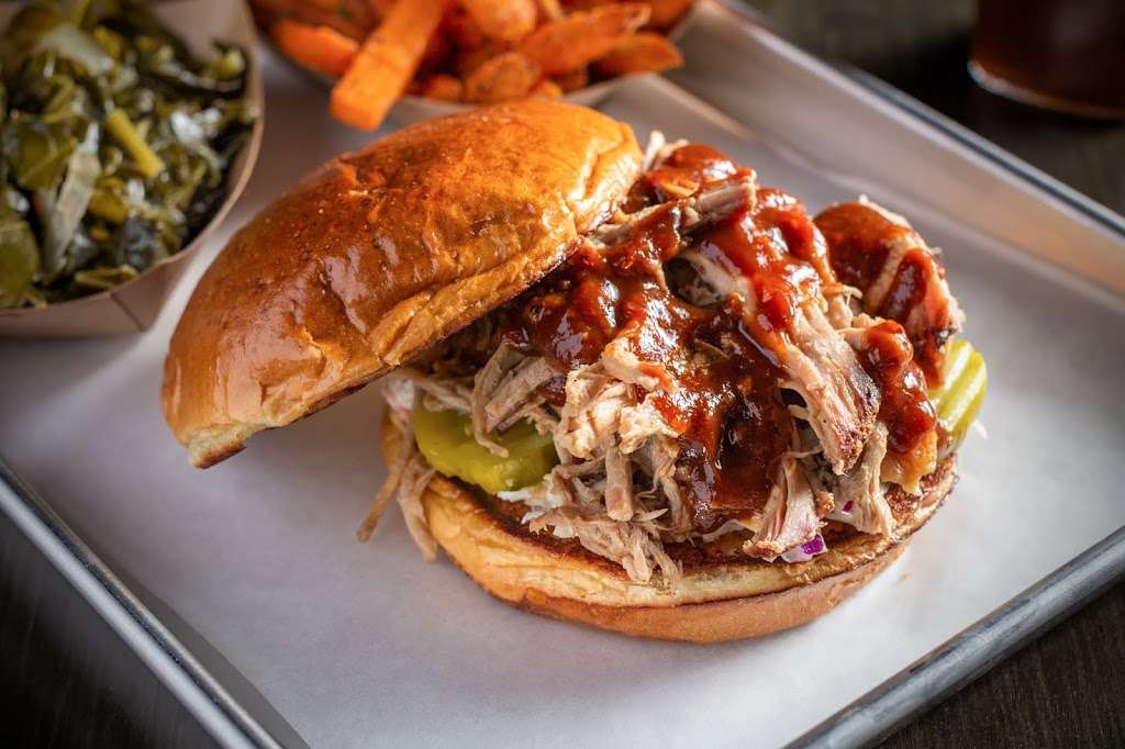 County Barbeque | 1352 W Taylor St, Chicago, IL 60607, USA | Phone: (312) 265-0836