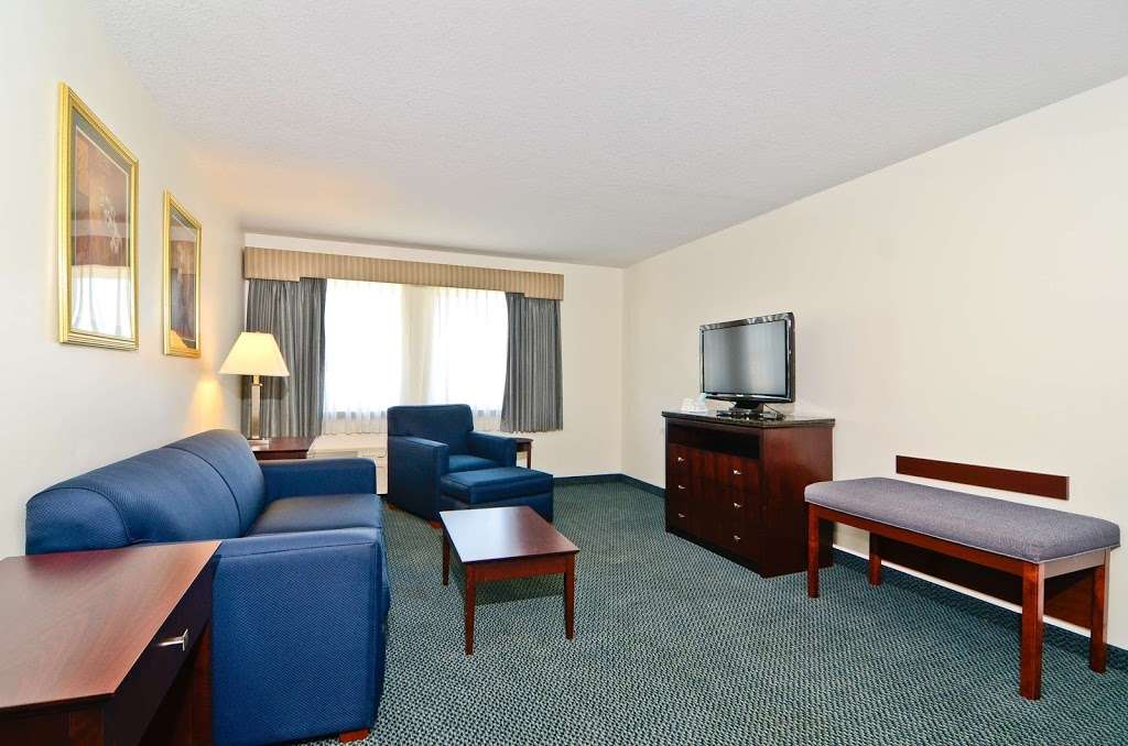 Best Western Plus Gas City | 4936 S Kay Bee Dr, Gas City, IN 46933, USA | Phone: (765) 998-2331
