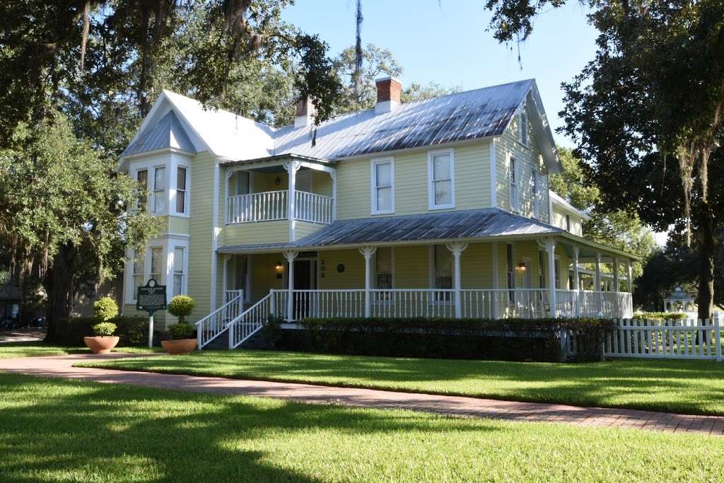 The Historic Baynard House | 208 W Lake Ave, Auburndale, FL 33823, USA