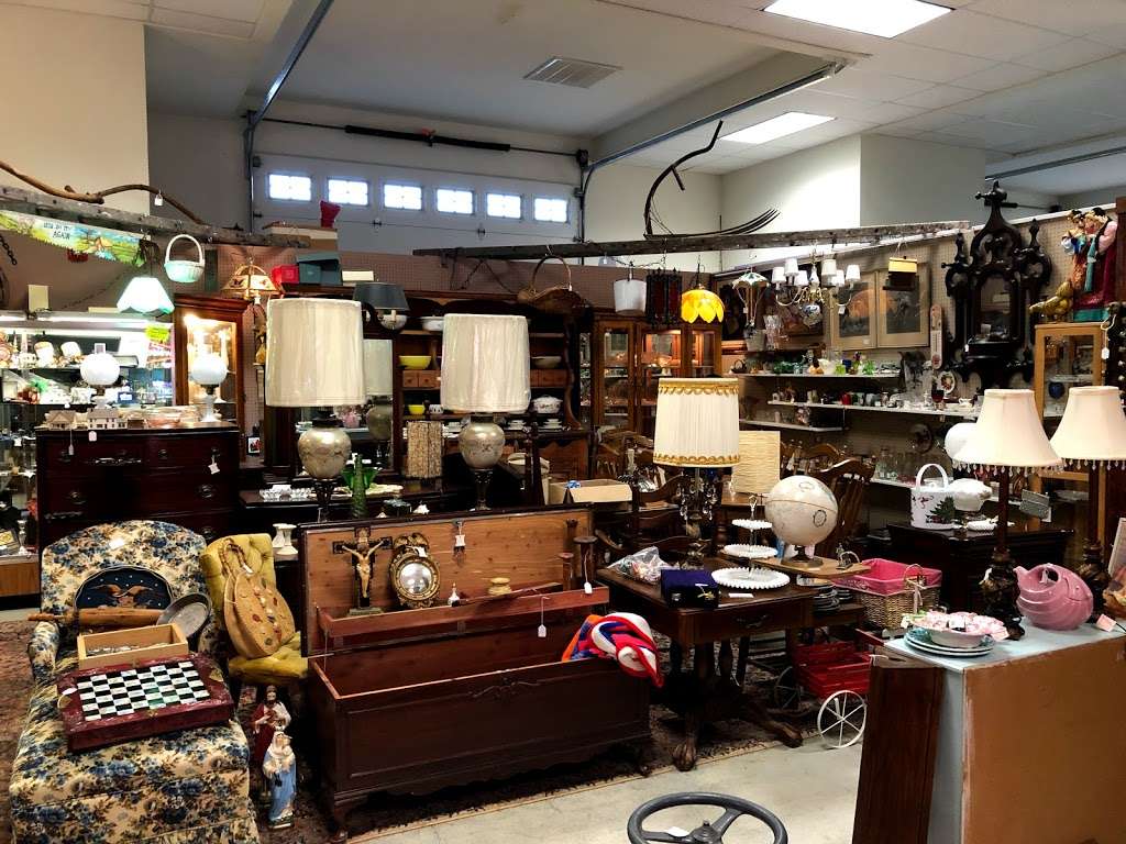 COLUMBUS ANTIQUES MALL LLC | 2885 US-206, Columbus, NJ 08022 | Phone: (609) 267-0425