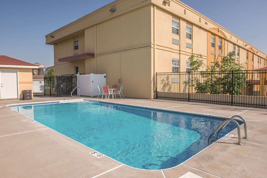 La Quinta Inn & Suites Blue Springs | 3402 NW Jefferson St, Blue Springs, MO 64015, USA | Phone: (816) 988-9980