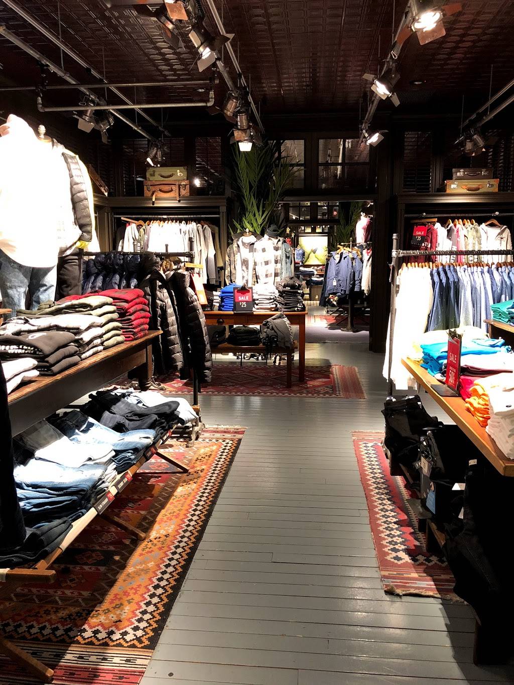 Hollister Co. | 301 South Hills Village, Spc 2130, Pittsburgh, PA 15241, USA | Phone: (412) 854-4979