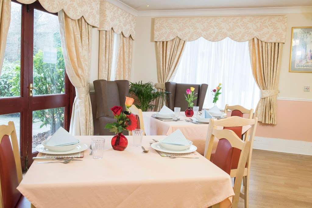 Charlton Park Care Home | 21 Cemetery Ln, Charlton, London SE7 8DZ, UK | Phone: 020 8003 0259