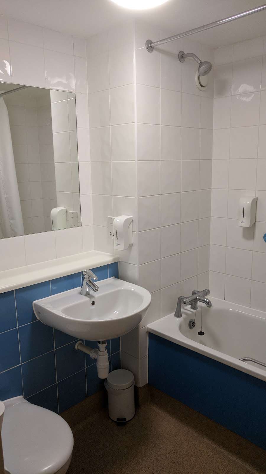 Travelodge Caterham Whyteleafe | 431 Godstone Rd, Warlingham, Whyteleafe CR3 0BF, UK | Phone: 0871 984 6317