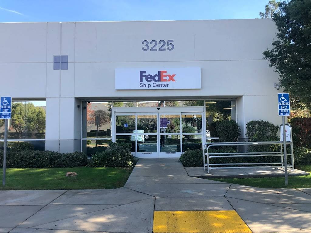 FedEx Ship Center | 3225 Villa Ave, Clovis, CA 93612, USA | Phone: (800) 463-3339