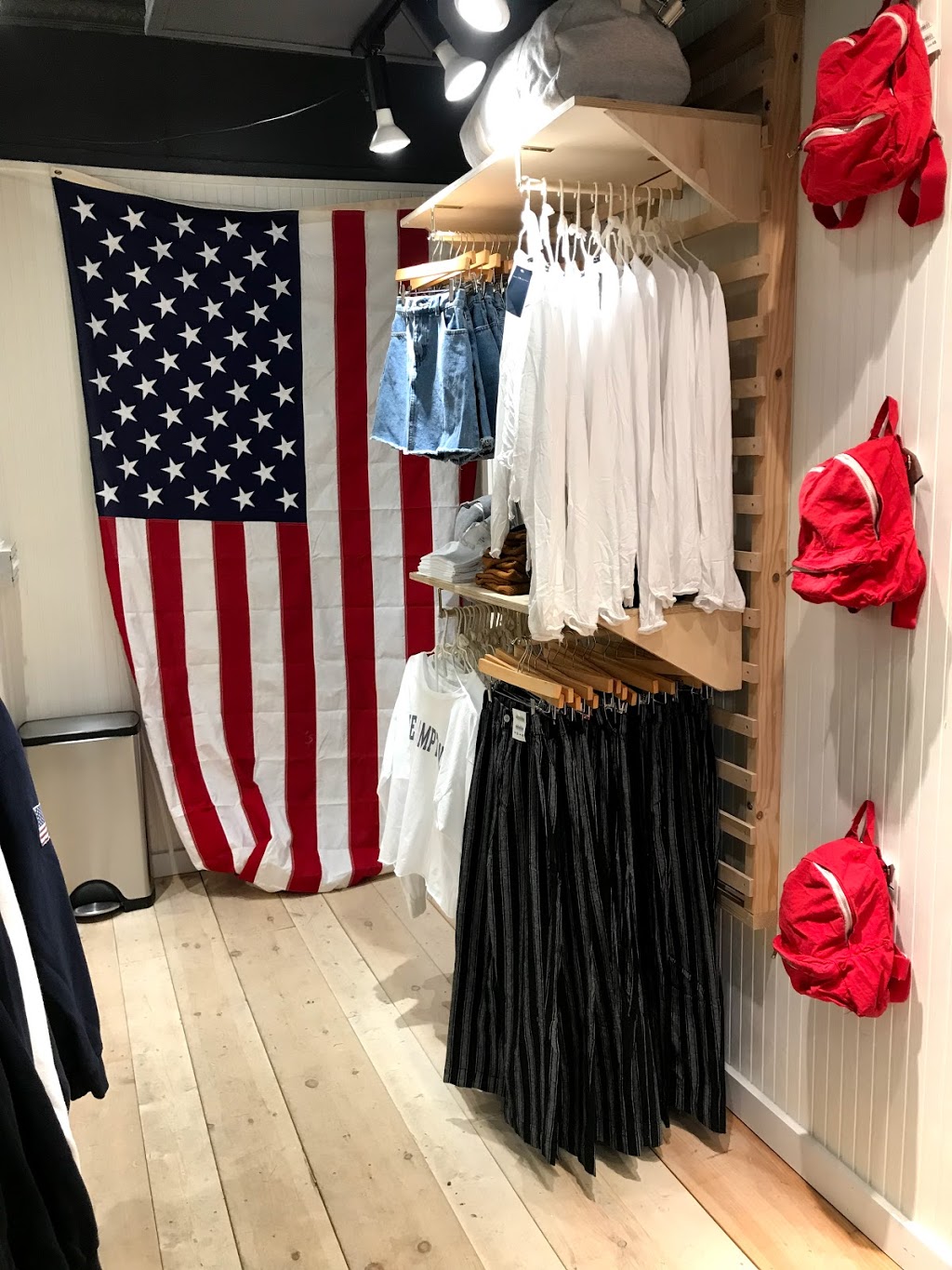 Brandy Melville | 44 Prince St, New York, NY 10012, USA | Phone: (212) 966-6569