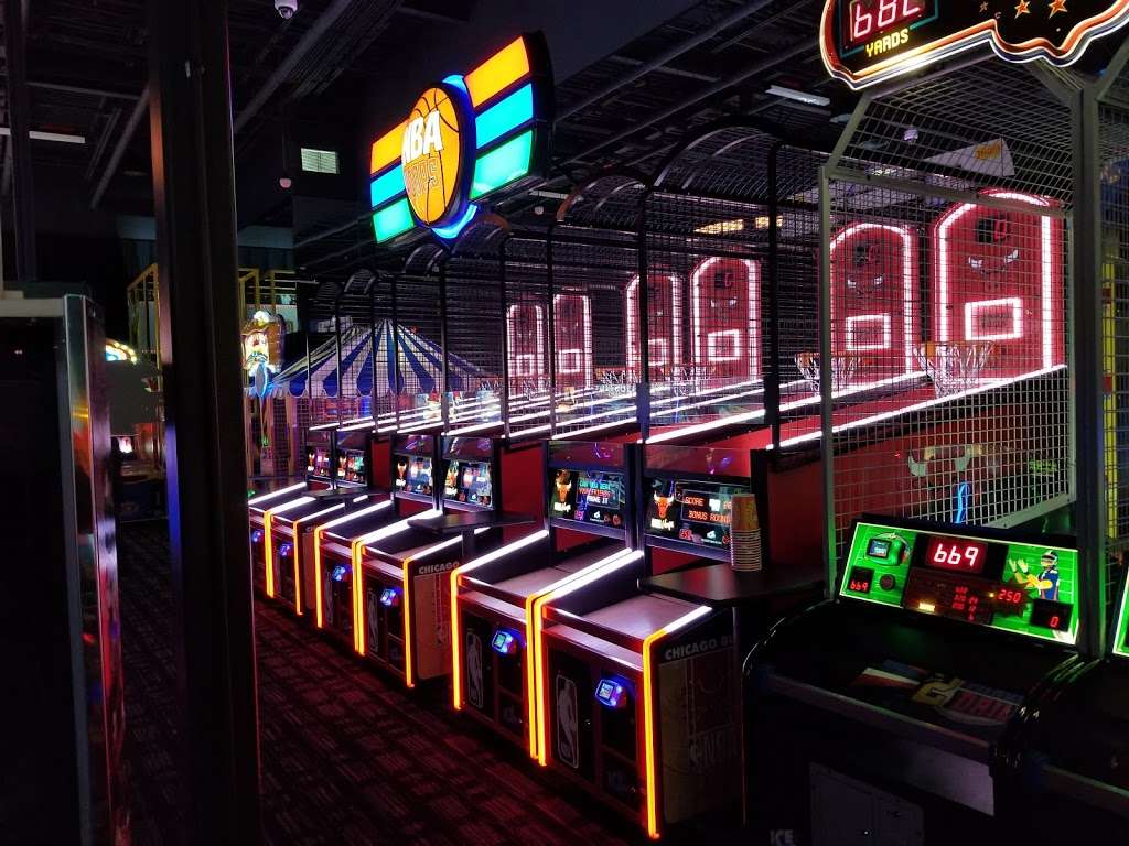 Dave & Busters - Temporarily Closed | 9870 Berwyn Ave, Rosemont, IL 60018, USA | Phone: (847) 447-8000