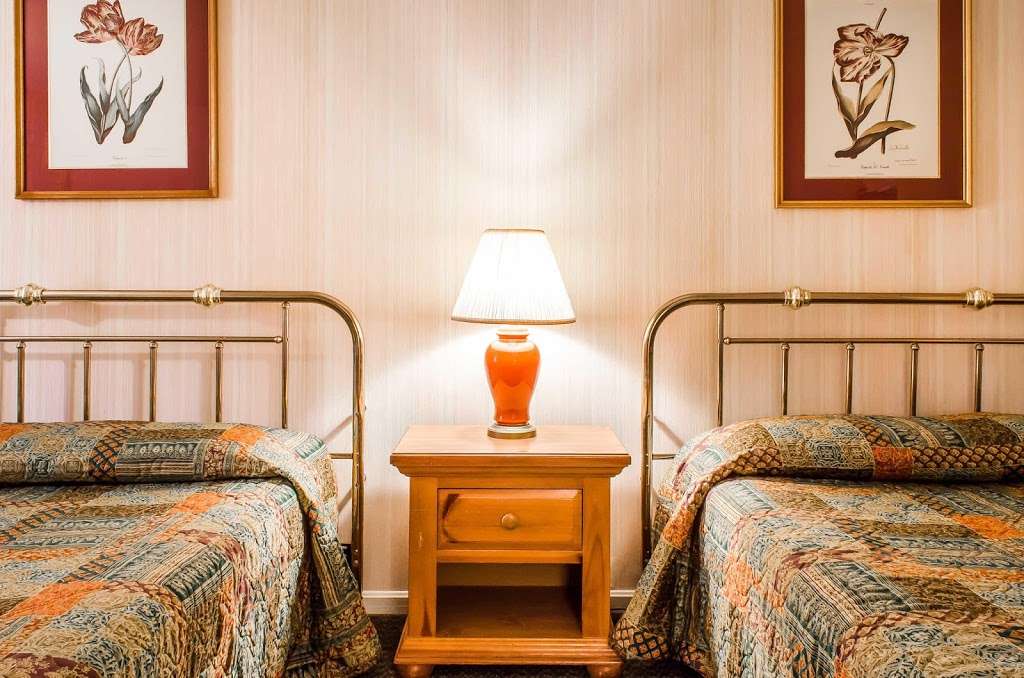 Rodeway Inn | 116 S 7th St, Akron, PA 17501 | Phone: (717) 859-1654