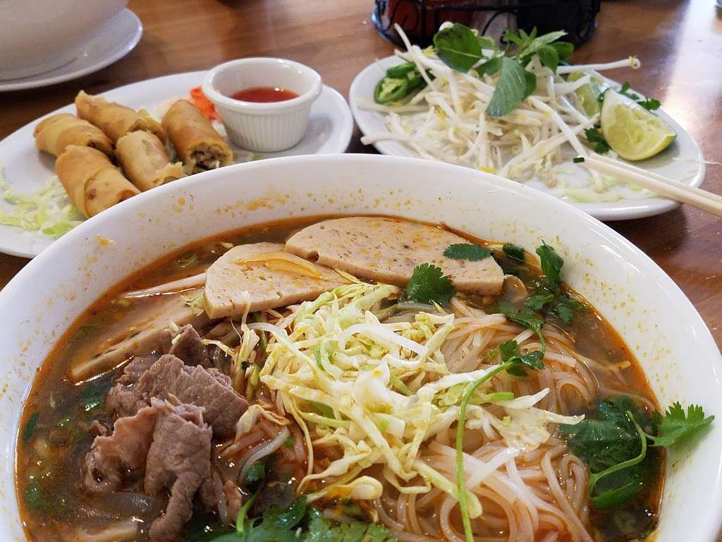 Saigon House Restaurant | 15001 Farnsworth St, San Leandro, CA 94579, USA | Phone: (510) 346-6868