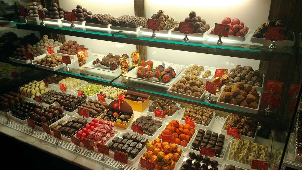 Godiva Chocolatier | 1 Premium, Outlet Blvd, Wrentham, MA 02093 | Phone: (508) 384-2729