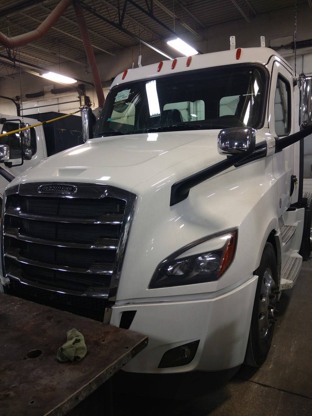 Team Truck Centres-Freightliner Trucks | 4155 Essex County Rd 46, Maidstone, ON N0R 1K0, Canada | Phone: (519) 737-6176