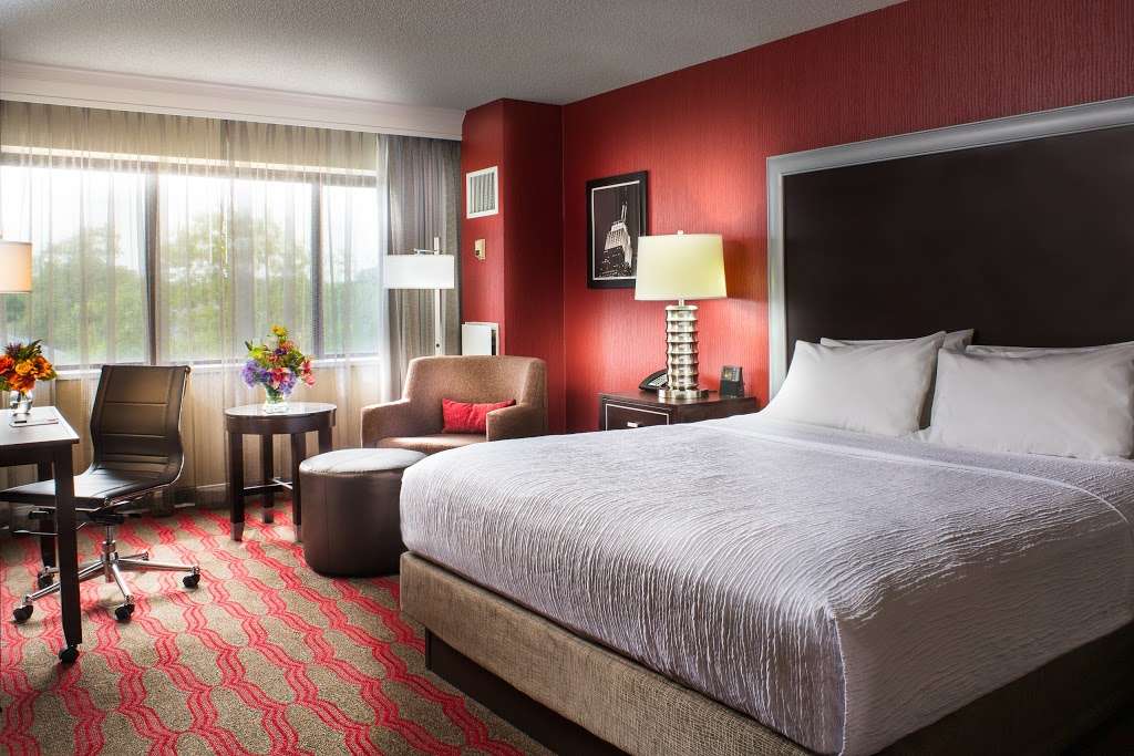 LaGuardia Plaza Hotel | 104-04 Ditmars Blvd, East Elmhurst, NY 11369, USA | Phone: (718) 457-6300