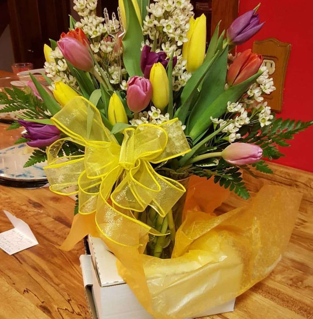 Exquisite Flowers Etc | 70 Bridge St, Pelham, NH 03076, USA | Phone: (603) 635-8844