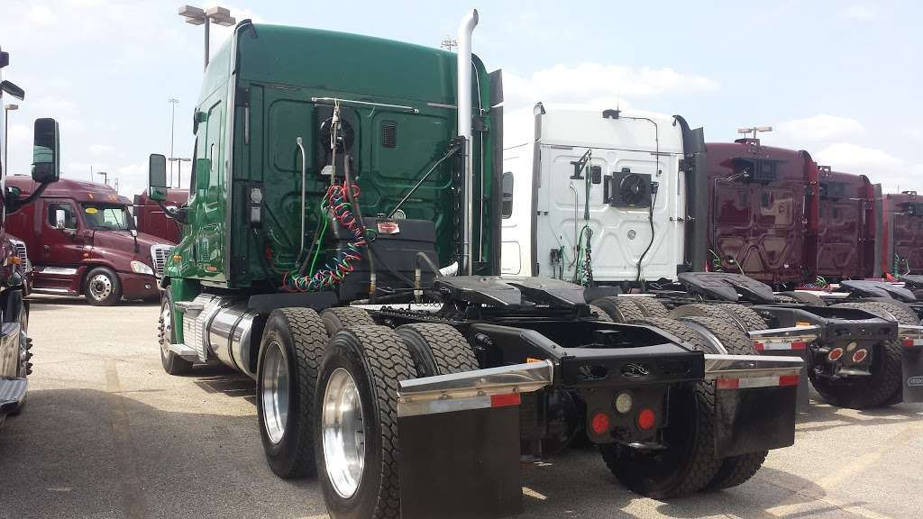 SelecTrucks of Houston LLC | 10011 N Loop E Fwy, Houston, TX 77029 | Phone: (713) 674-0000