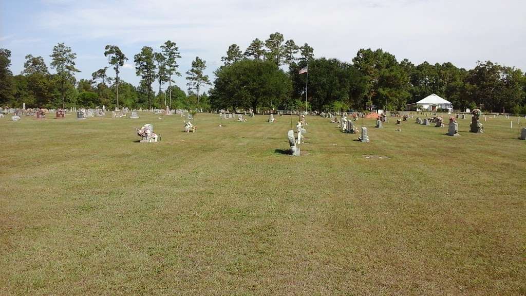 Holly Grove Cemetery – Holly Grove, Texas | County Line Rd S, Livingston, TX 77351, USA | Phone: (936) 685-5143