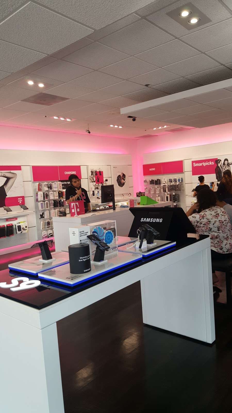 T-Mobile | 1705 E Capitol Expy Suite 10, San Jose, CA 95121, USA | Phone: (408) 270-1733