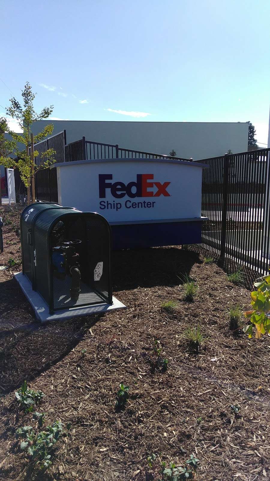 FedEx Ship Center | 687 N Eucalyptus Ave, Inglewood, CA 90302, USA | Phone: (800) 463-3339