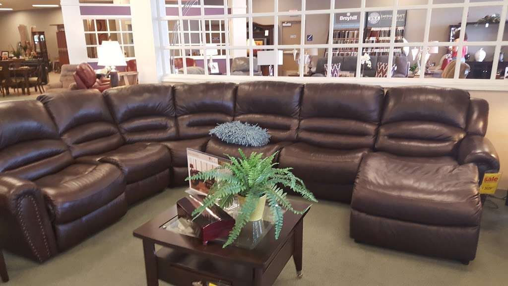 Raymour & Flanigan Furniture and Mattress Store | 200 NJ-17, Paramus, NJ 07652 | Phone: (201) 649-9941