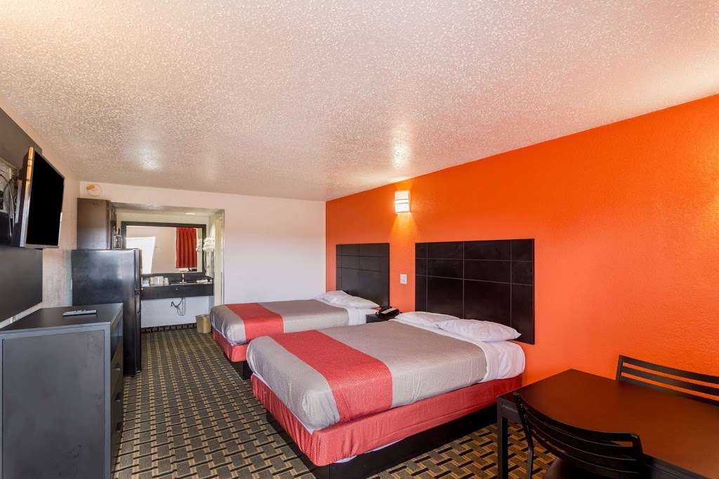 Motel 6 Houston - Brookhollow | 5555 W 34th St, Houston, TX 77092, USA | Phone: (713) 682-8588