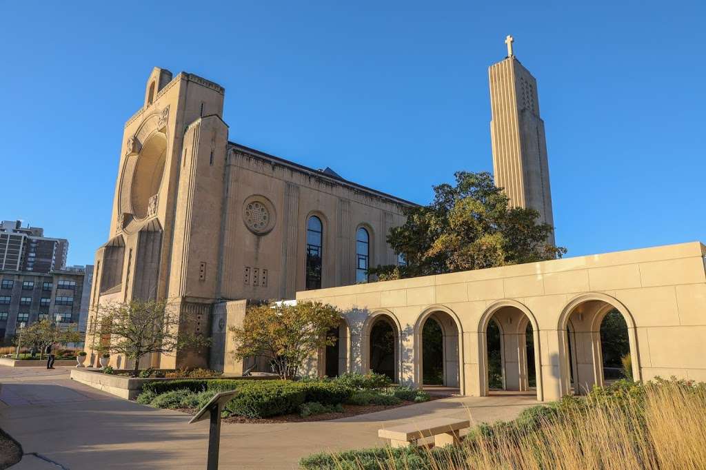 Madonna Della Strada Chapel, Loyola University | 6453 N Kenmore Ave, Chicago, IL 60660, USA | Phone: (773) 508-8045