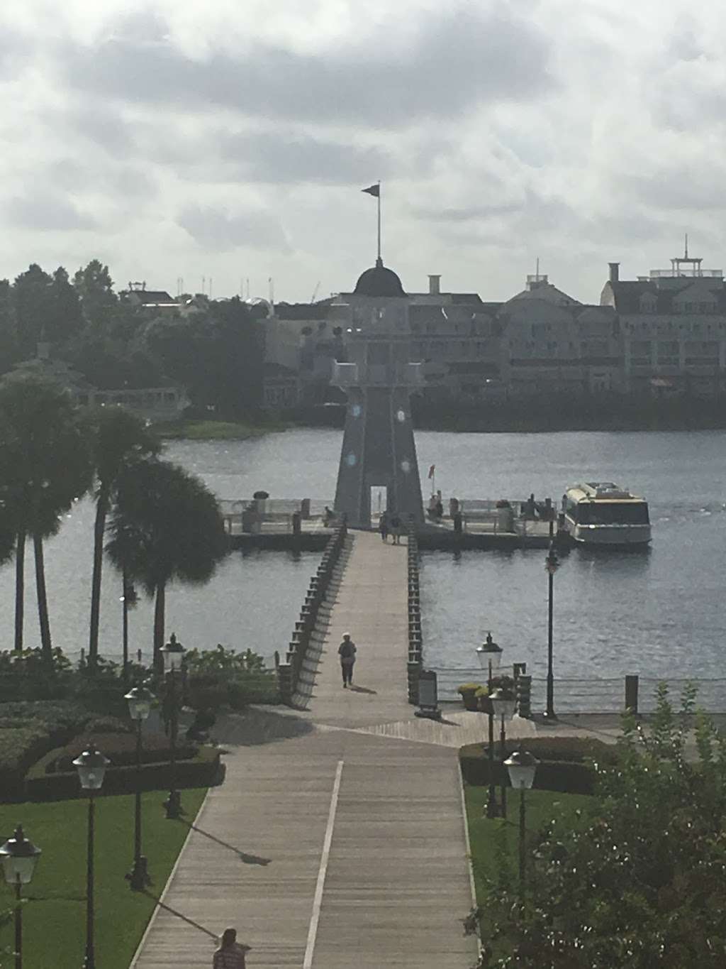 Disneys Yacht Club Resort Bus Stop | Bay Lake, FL 34747