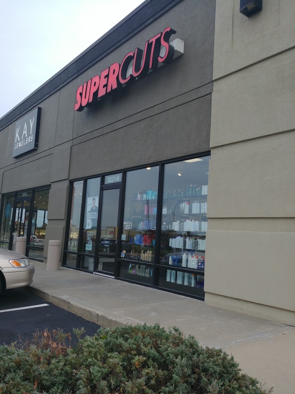 Supercuts | 3221 B Iowa St, Lawrence, KS 66046, USA | Phone: (785) 838-4307