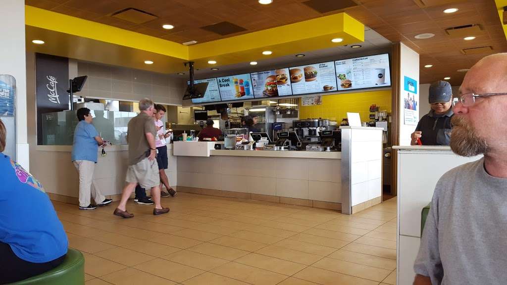 McDonalds | 517 Seawall Blvd, Galveston, TX 77550, USA | Phone: (409) 750-9945