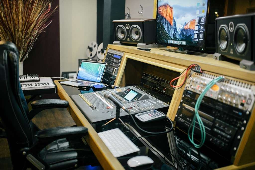 Catman Boogie Music & Entertainments | 8 Chelmsford Rd, Ongar CM5 9NW, UK | Phone: 01277 362731