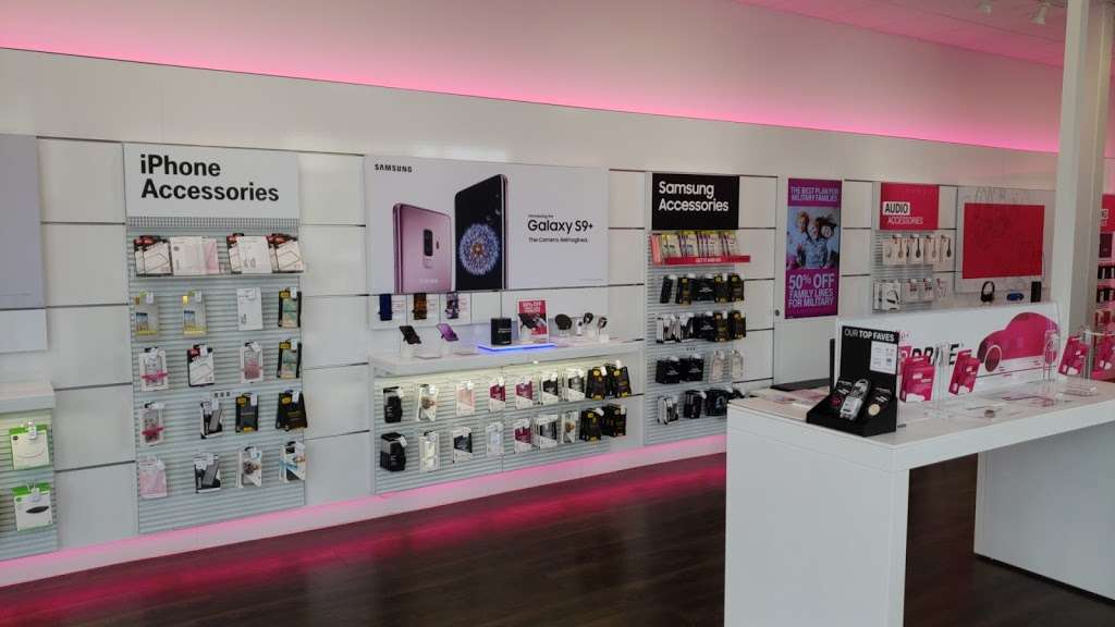 T-Mobile | 2331 Prairie Center Pkwy Unit E, Brighton, CO 80601, USA | Phone: (720) 408-9716