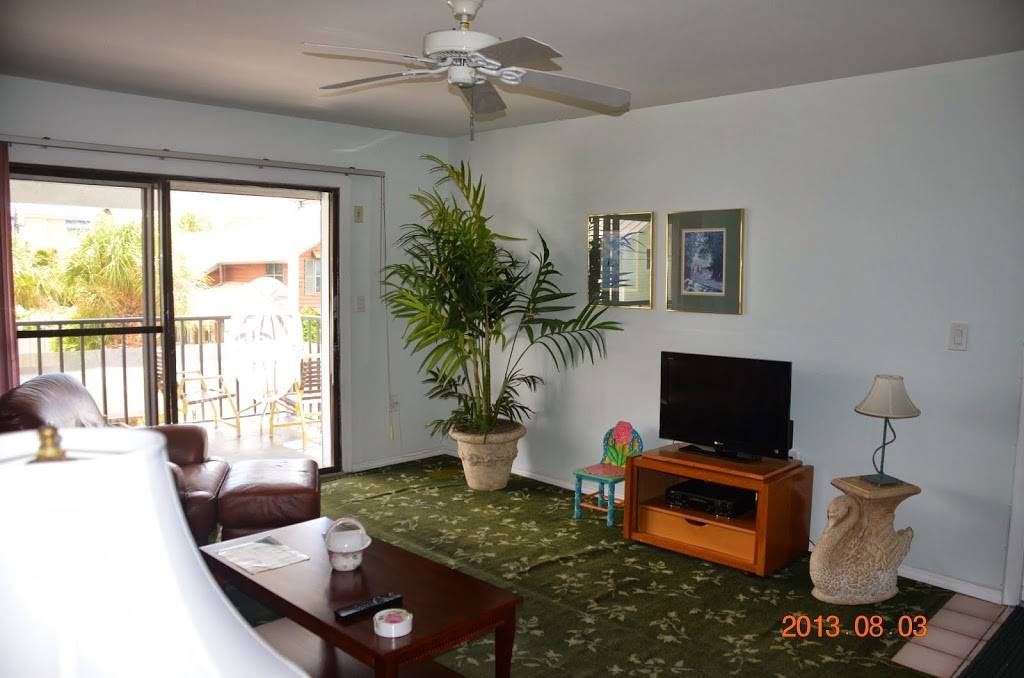 Twins Inn & Apartments | 12520 Gulf Blvd #2, Treasure Island, FL 33706, USA | Phone: (727) 360-7420