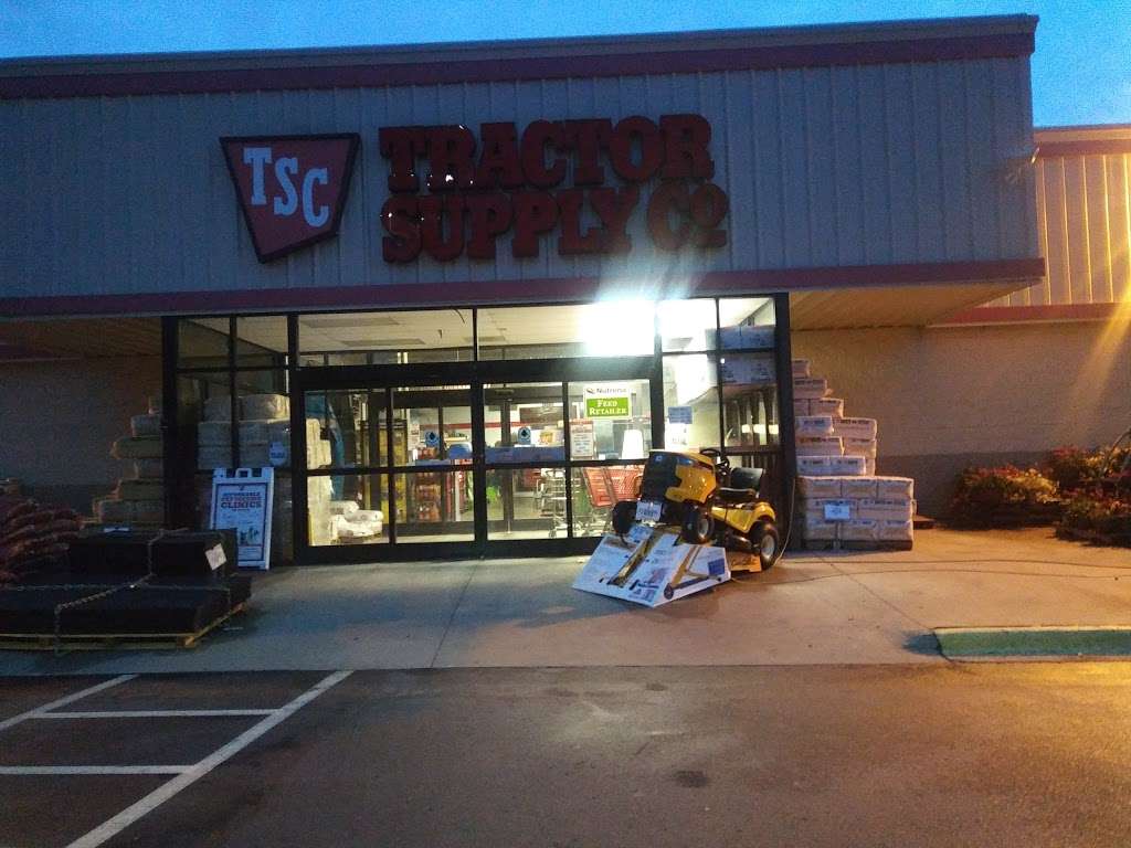 Tractor Supply Co. | 104 Commercial Park Dr SW, Concord, NC 28027 | Phone: (704) 782-2462