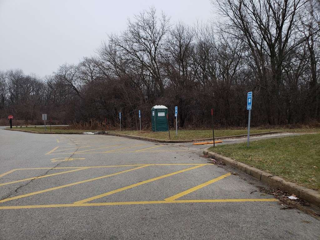 Belleau Lake Parking | 2137 Busse Hwy, Des Plaines, IL 60016, USA