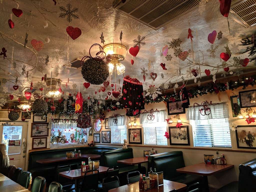 Evergreen Cafe & Racoon Saloon | 1269 Evergreen Rd, Wrightwood, CA 92397, USA | Phone: (760) 249-6393