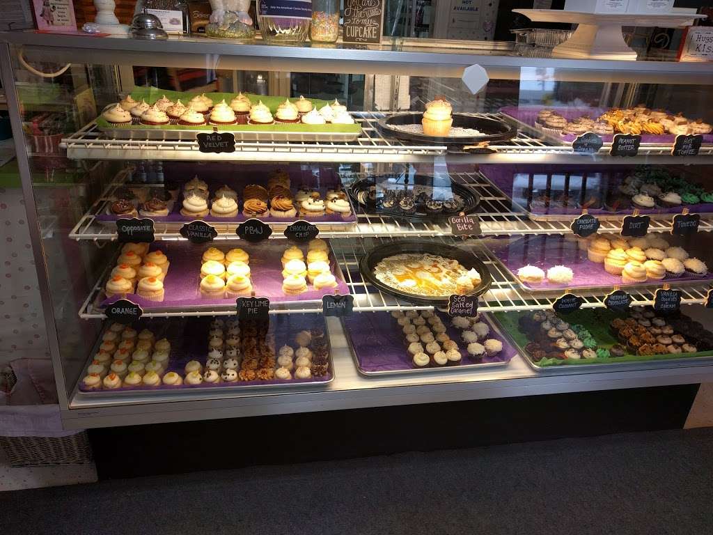 Miss Priss Cupcakes & Such | 4131 Norse Way, Long Beach, CA 90808, USA | Phone: (562) 377-6385