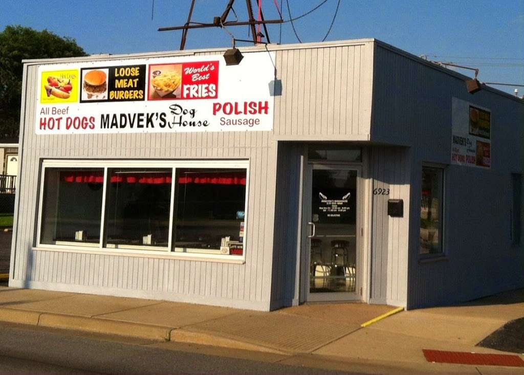 Madveks Dog House | 6923 Calumet Ave, Hammond, IN 46324, USA | Phone: (219) 932-1060