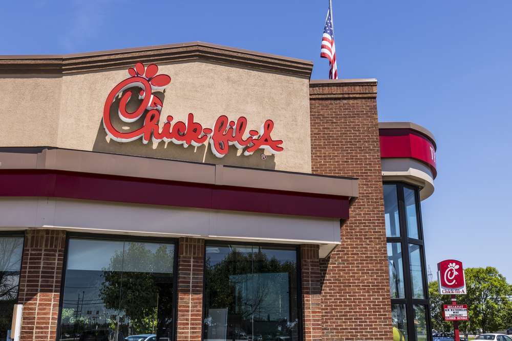 Chick-fil-A | 16000 Theme Park Way, Doswell, VA 23047, USA