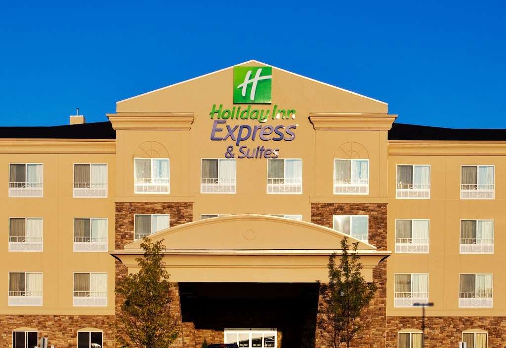 Holiday Inn Express & Suites Chicago North-Waukegan-Gurnee | 611 Lakehurst Rd, Waukegan, IL 60085, USA | Phone: (847) 473-4400