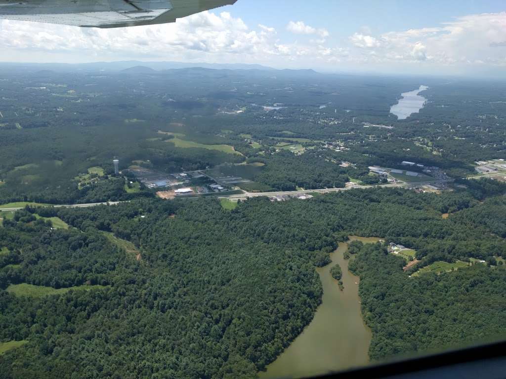 Hickory Regional Airport | 3101 9th Ave Dr NW, Hickory, NC 28601, USA | Phone: (828) 323-7408