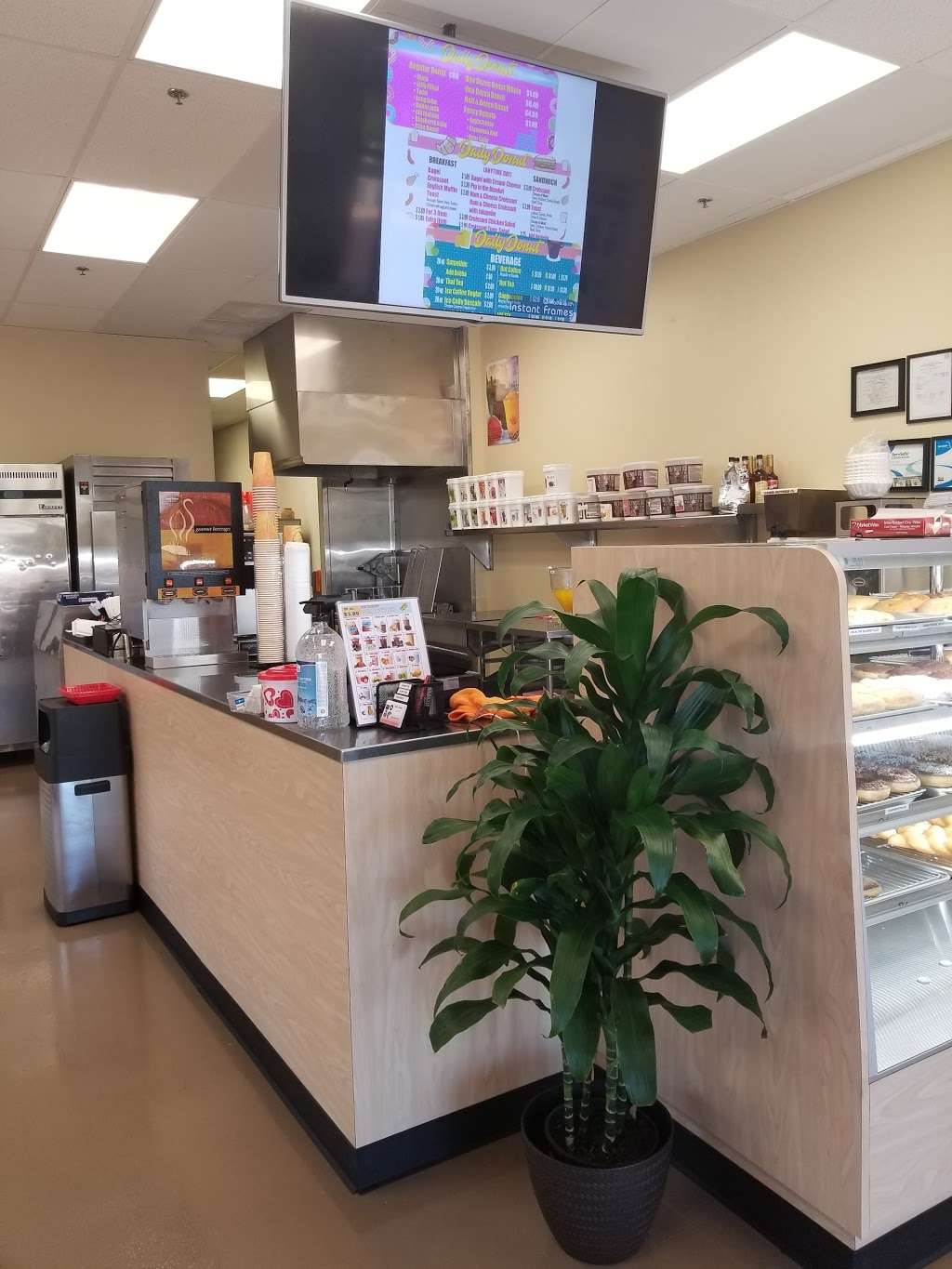 Daily Donuts & Smoothies ????????☕☕???????? | 9133 W Thunderbird Rd #107, Peoria, AZ 85381 | Phone: (602) 327-1990