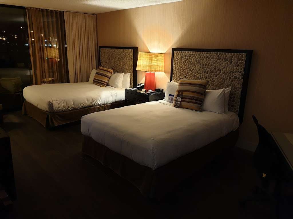 Hotel Maya - a DoubleTree by Hilton | 700 Queensway Dr, Long Beach, CA 90802, USA | Phone: (562) 435-7676